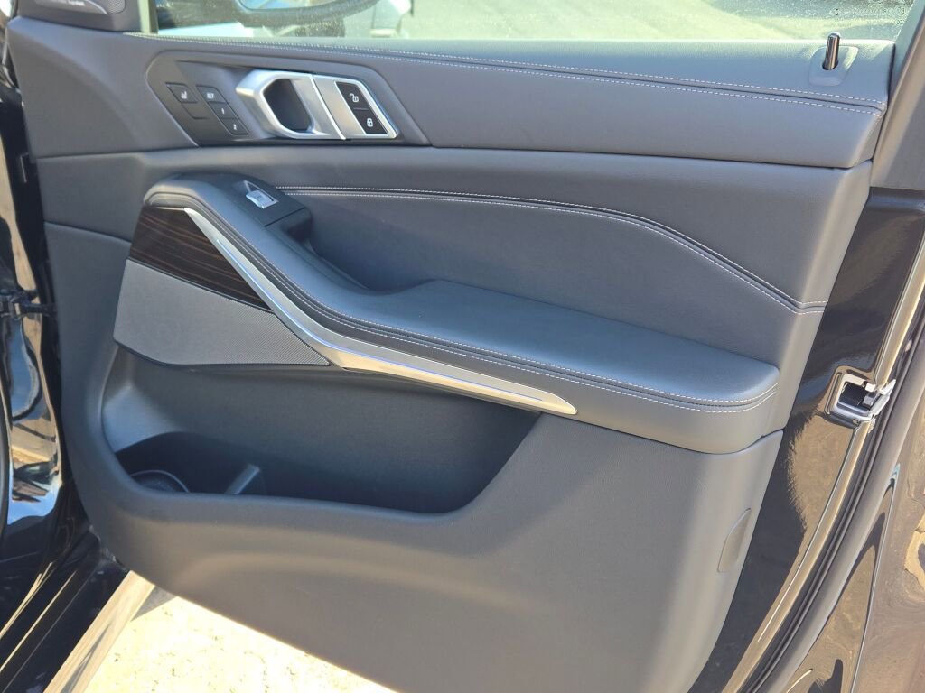 Used 2024 BMW X7 M60i w/ Executive Package image 13