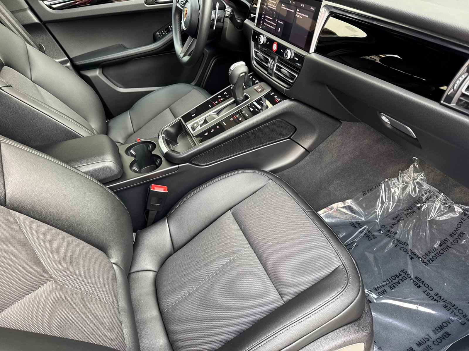 Certified 2026 Porsche Macan AWD/4WD image 18