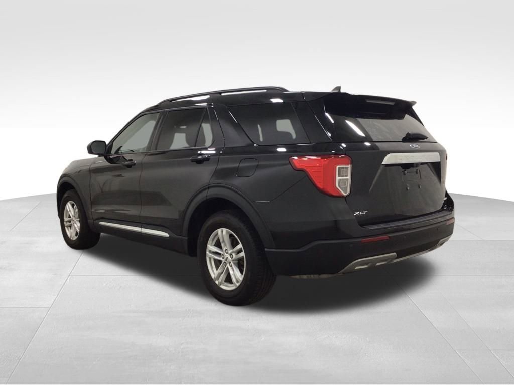 Used 2022 Ford Explorer XLT w/ Equipment Group 202A image 3