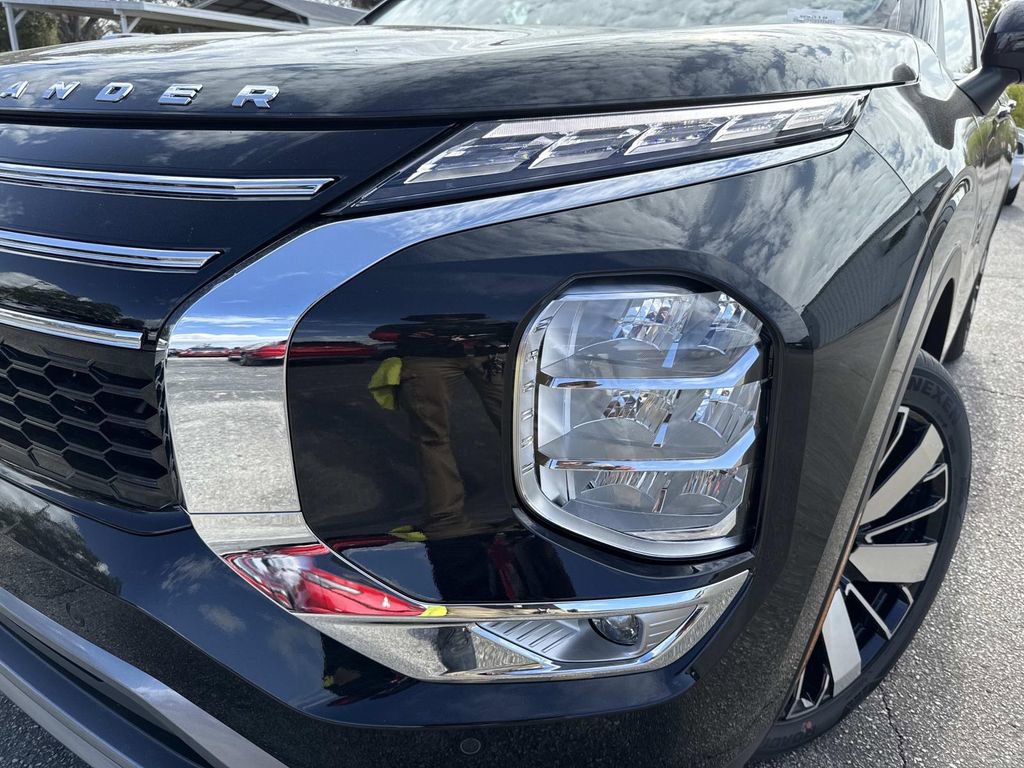 New 2026 Mitsubishi Outlander SE image 9