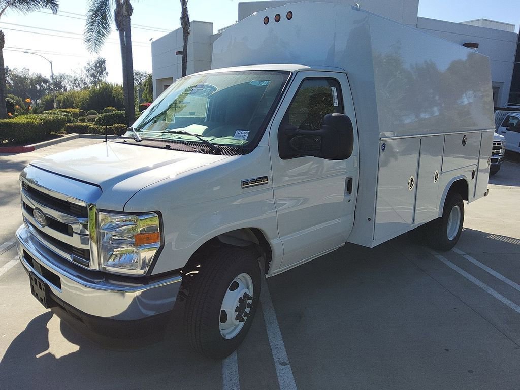 New 2026 Ford E-350 and Econoline 350 Super Duty w/ Power Equipment Group RWD image 3