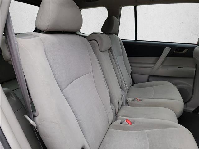 Used 2012 Toyota Highlander 4WD w/ Tech Pkg image 16
