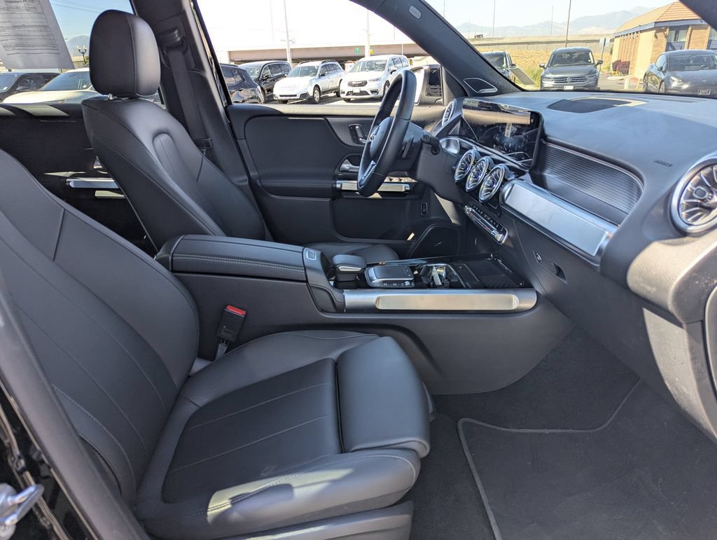 Used 2022 Mercedes-Benz EQB 350 4MATIC image 32