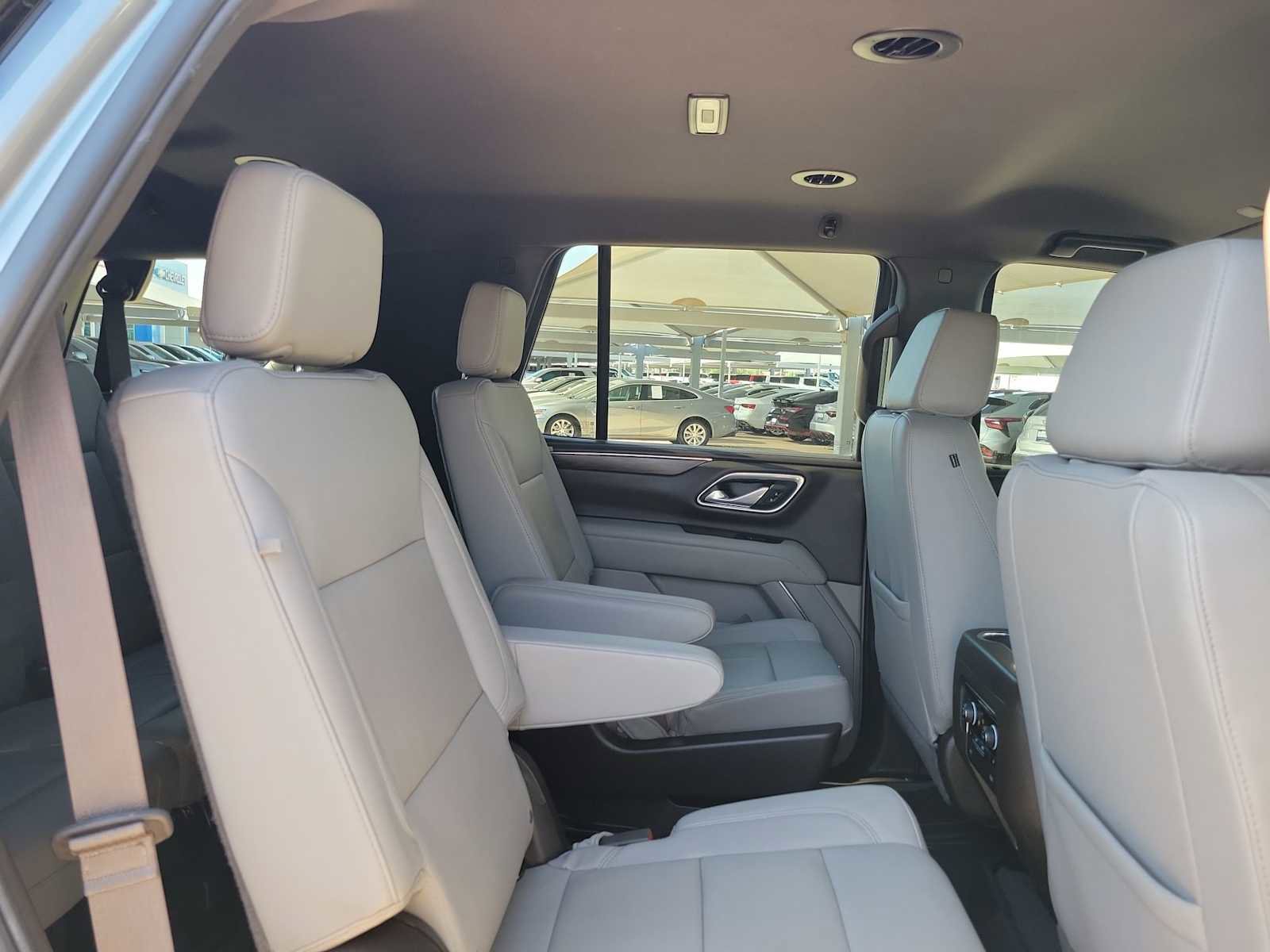 Used 2024 Chevrolet Tahoe Z71 w/ Luxury Package AWD/4WD image 17