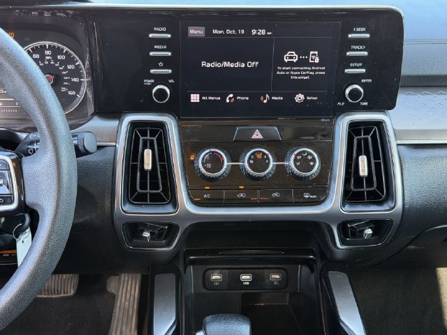 Used 2023 Kia Sorento LX FWD image 15