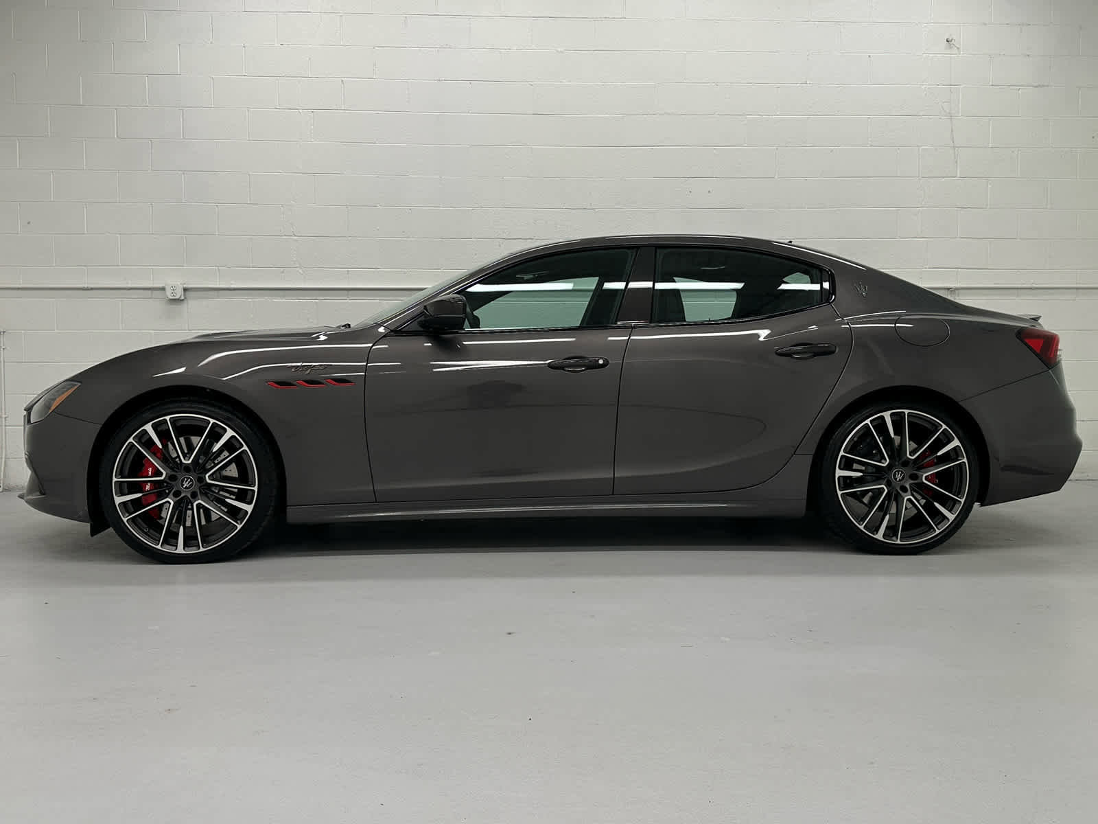 Used 2022 Maserati Ghibli Trofeo image 3