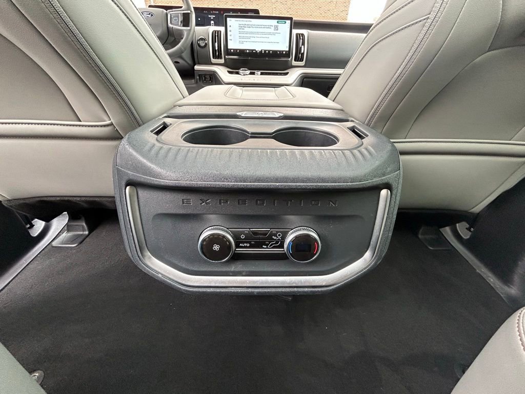 Used 2025 Ford Expedition Active image 27