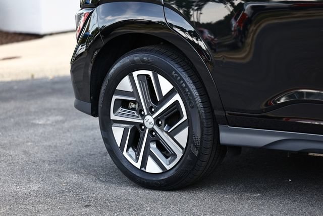 Used 2023 Hyundai Kona SE w/ Cargo Package FWD image 6