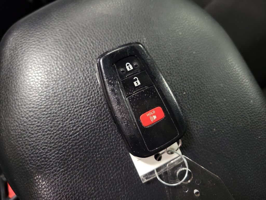 Used 2020 Toyota RAV4 XLE FWD image 18