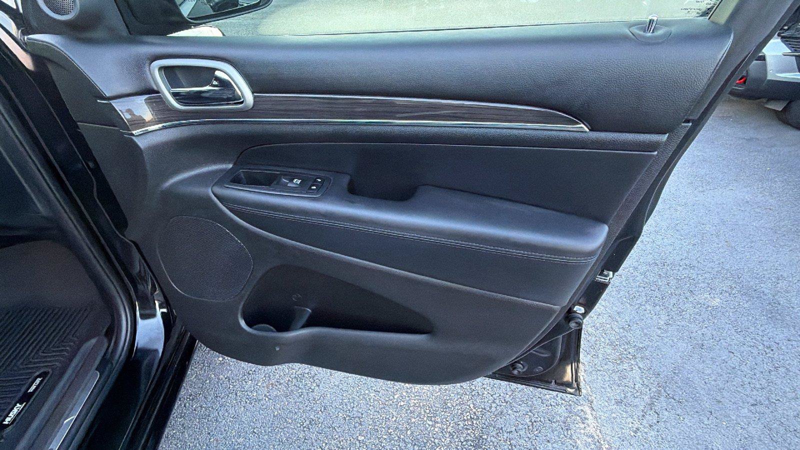 Used 2018 Jeep Grand Cherokee Overland RWD image 19