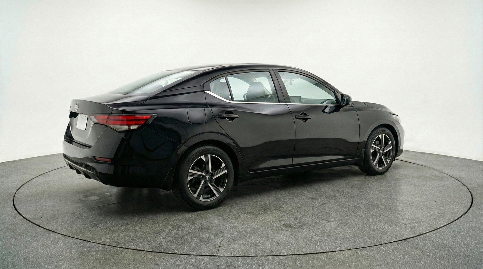 Used 2025 Nissan Sentra SV FWD image 9