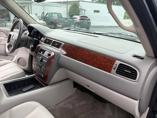 Used 2012 Chevrolet Suburban LT AWD/4WD image 23
