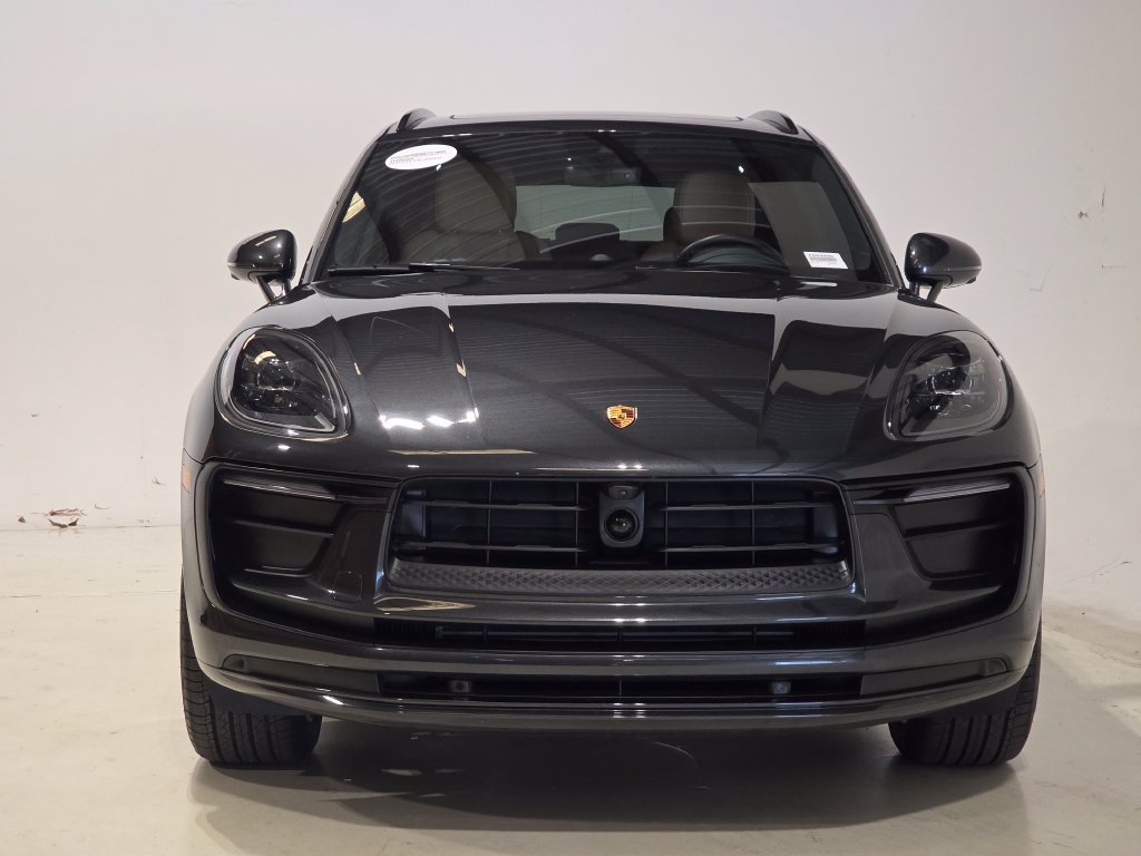 Certified 2026 Porsche Macan AWD/4WD image 6