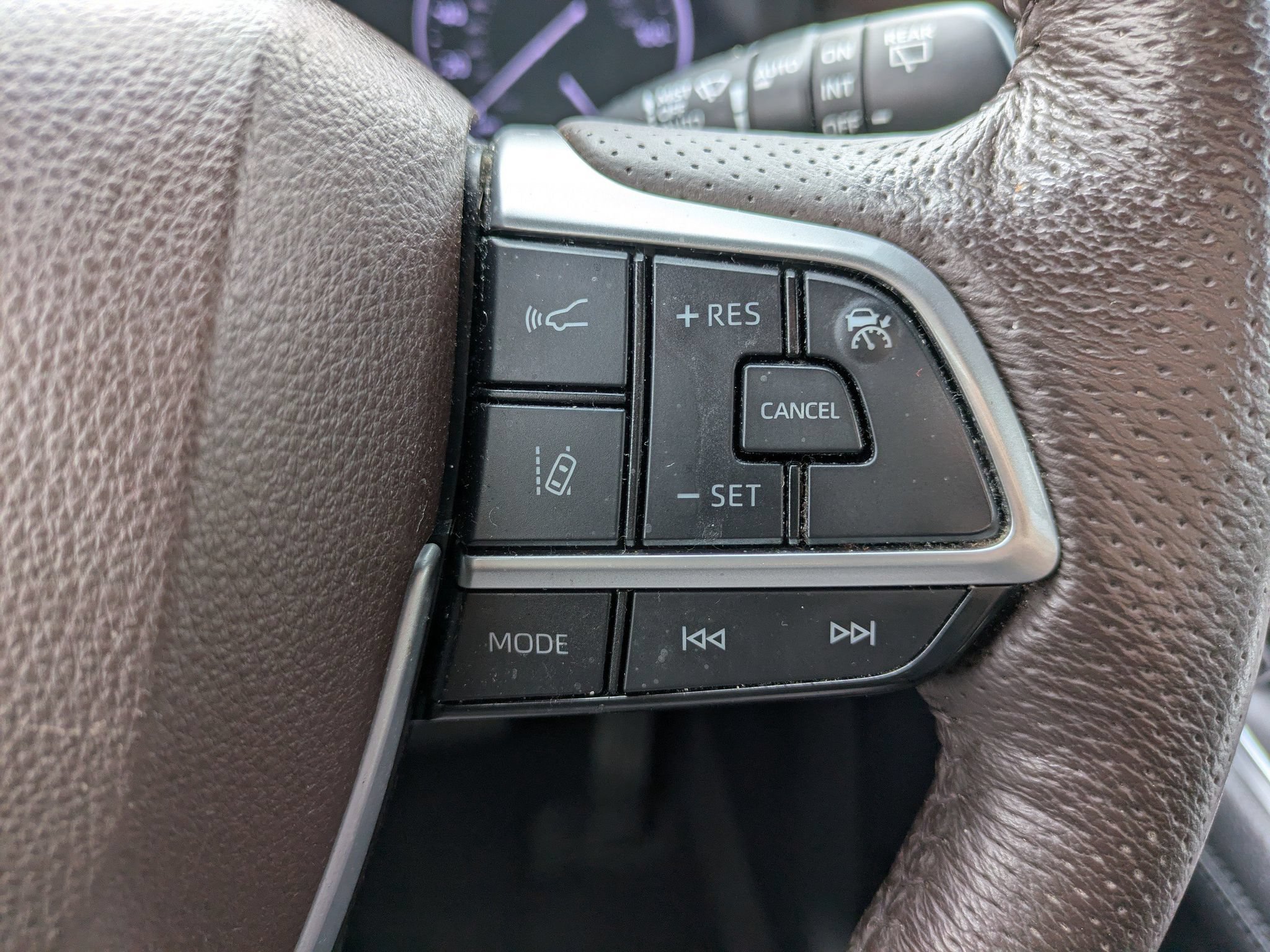 Used 2022 Toyota Sienna Platinum FWD image 28