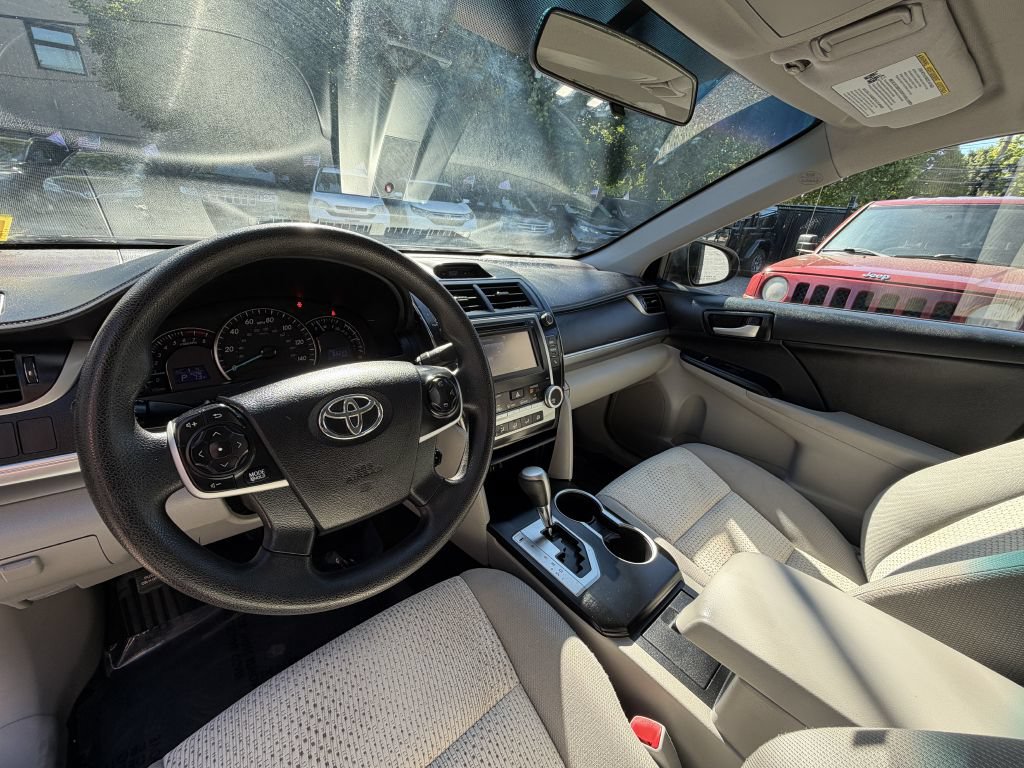 Used 2014 Toyota Camry LE FWD image 11