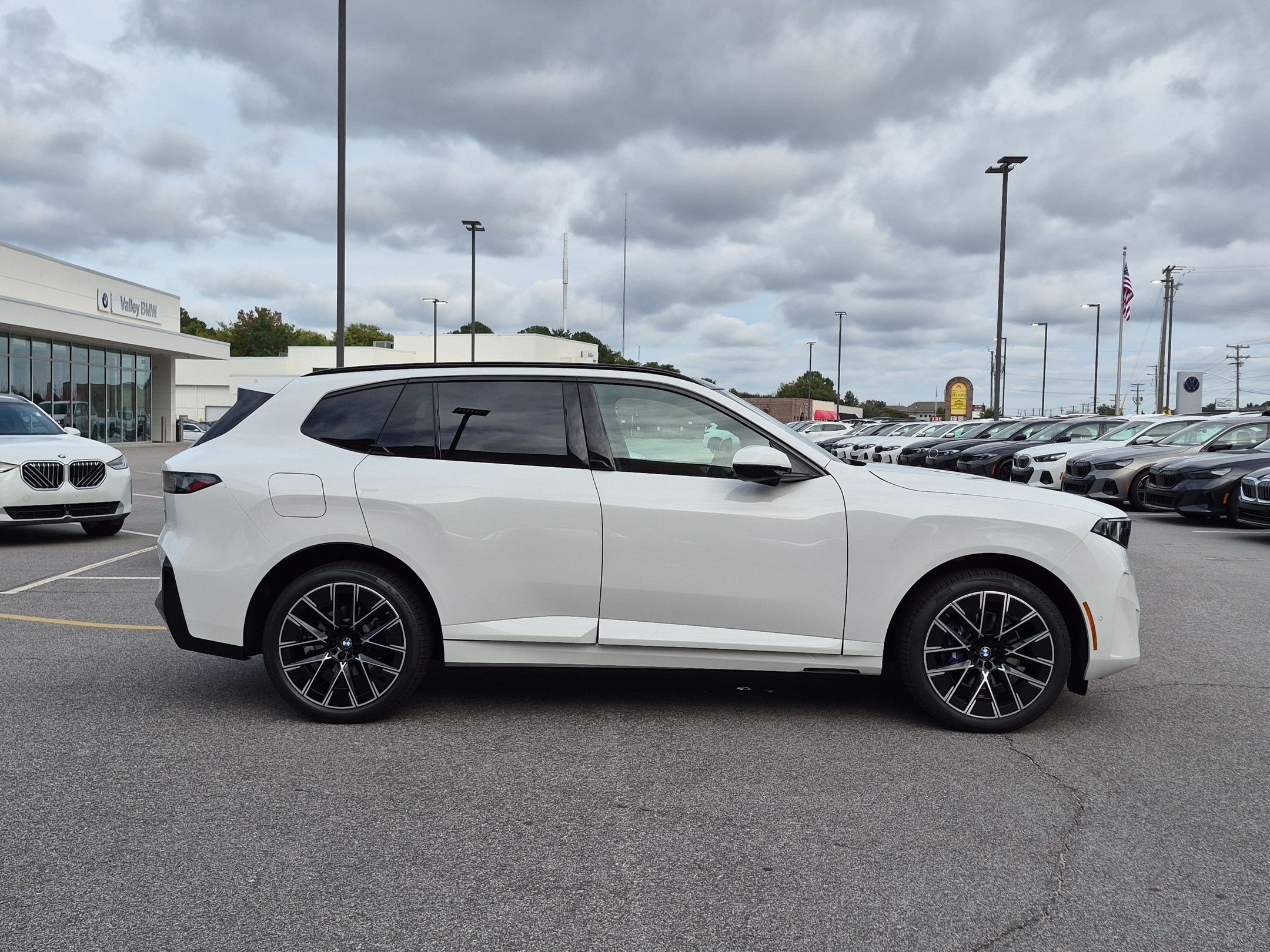 New 2027 BMW X5 xDrive50e w/ M Sport Package AWD/4WD image 2