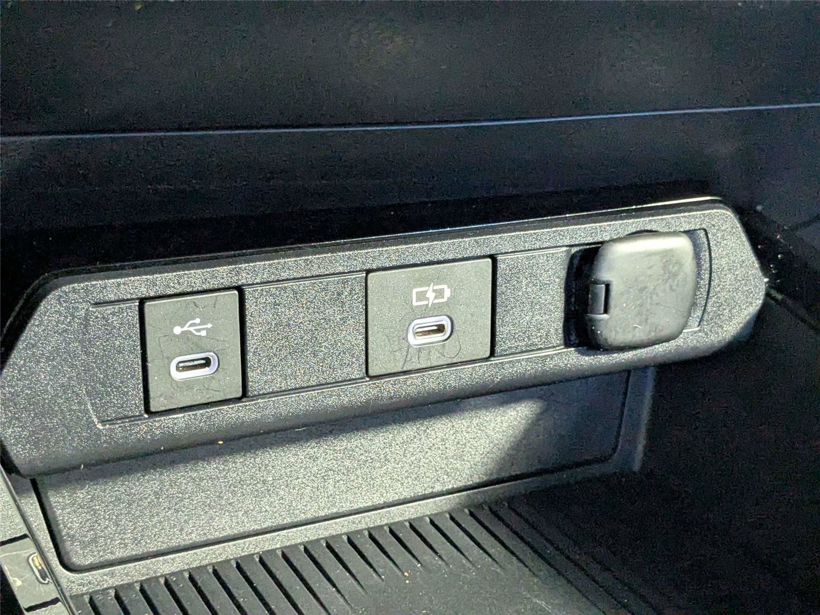 Used 2023 Toyota Prius XLE FWD image 25