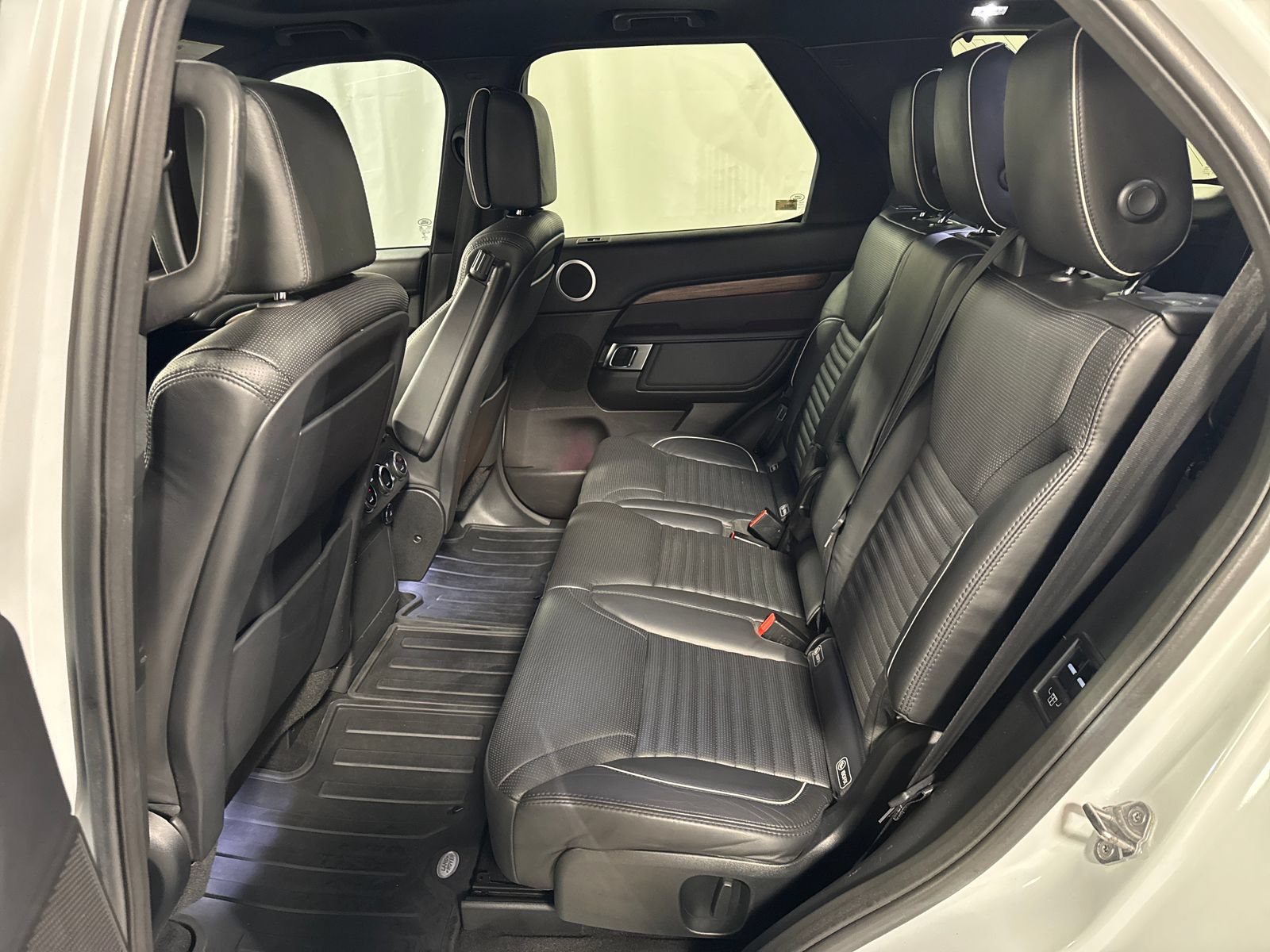 Used 2019 Land Rover Discovery HSE Luxury AWD/4WD image 5