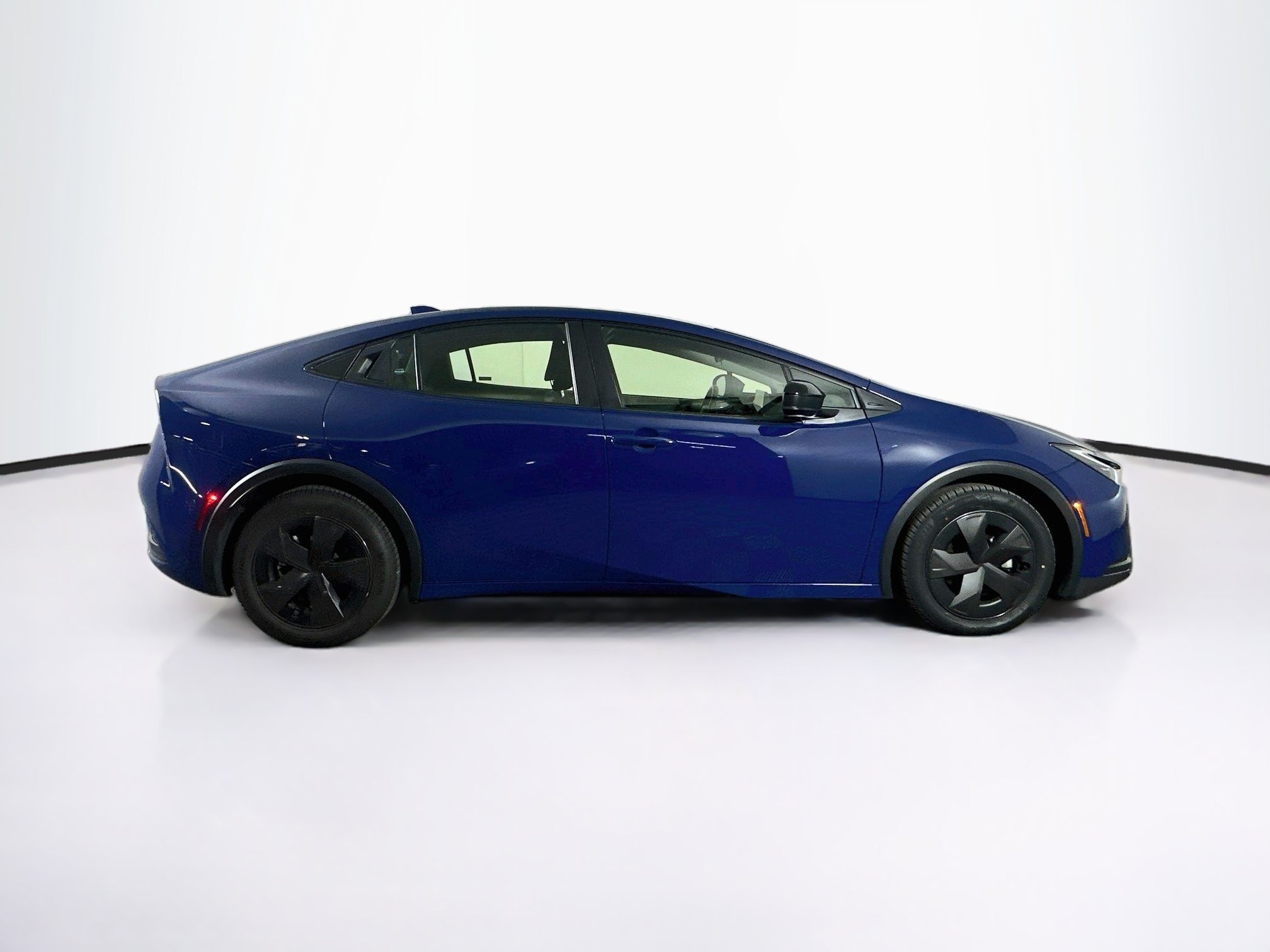 Used 2024 Toyota Prius LE FWD image 10