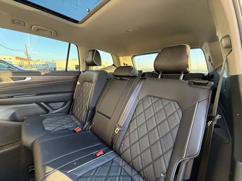 Used 2025 Volkswagen Atlas SEL Premium R-Line image 8