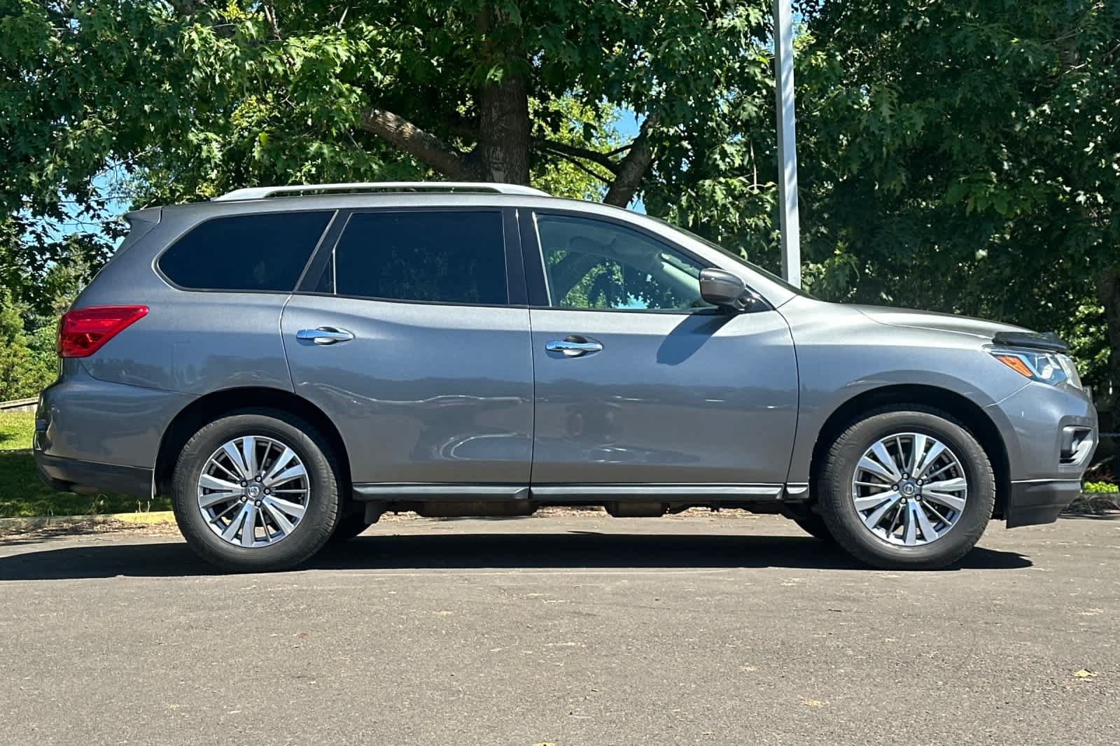 Used 2020 Nissan Pathfinder S AWD/4WD image 8