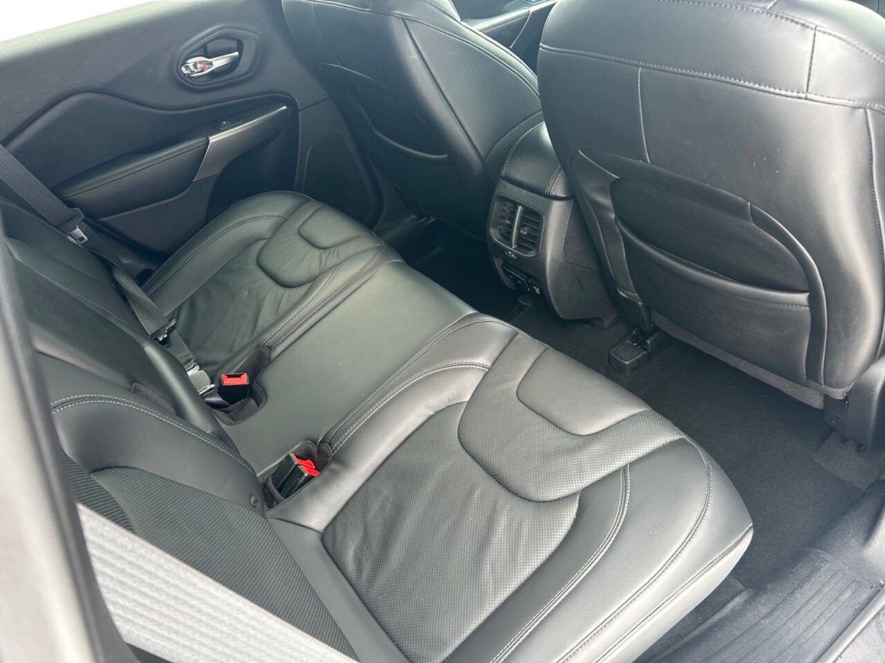 Used 2019 Jeep Cherokee Limited image 8