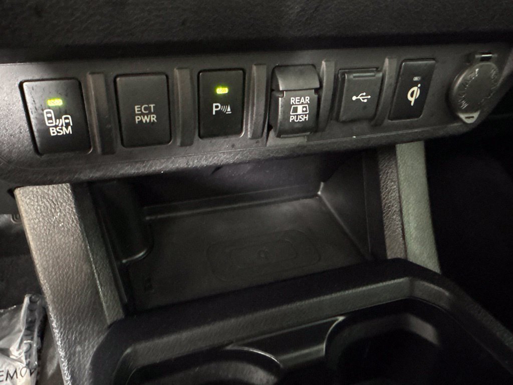 Used 2020 Toyota Tacoma TRD Sport w/ Technology Package AWD/4WD image 32