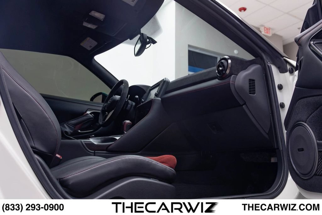 Used 2018 Nissan GT-R NISMO AWD/4WD image 88