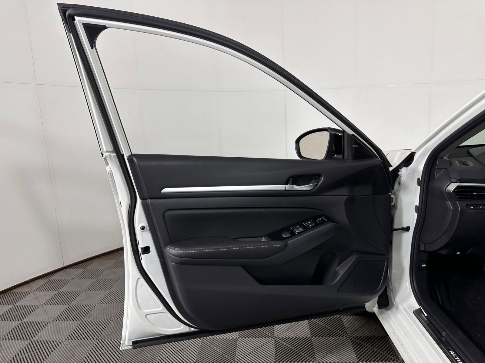 New 2025 Nissan Altima 2.5 SR w/ SR Premium Package image 23