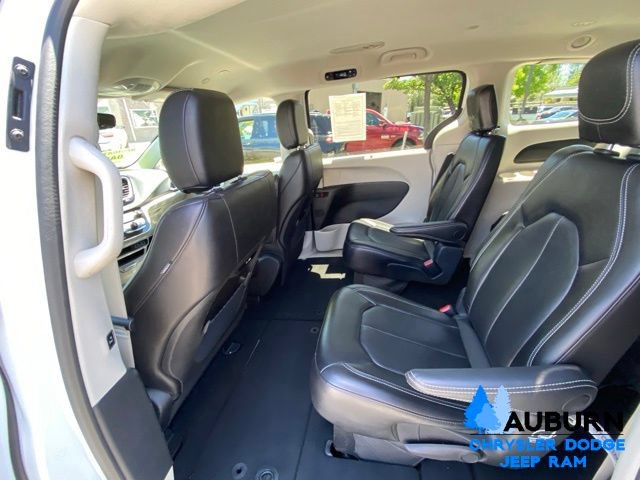 Used 2024 Chrysler Pacifica Touring-L FWD image 28