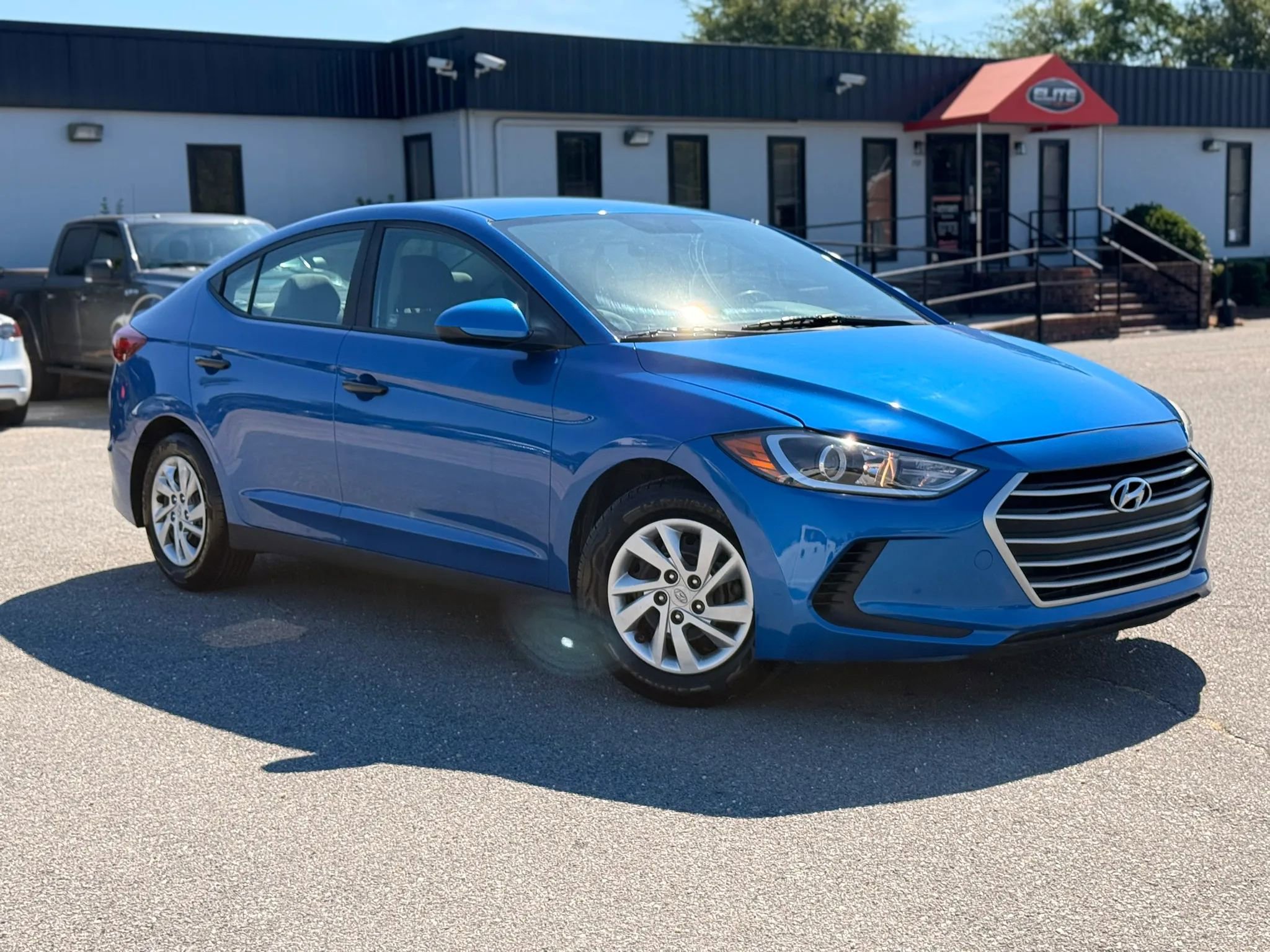 Used 2017 Hyundai Elantra SE FWD image 3