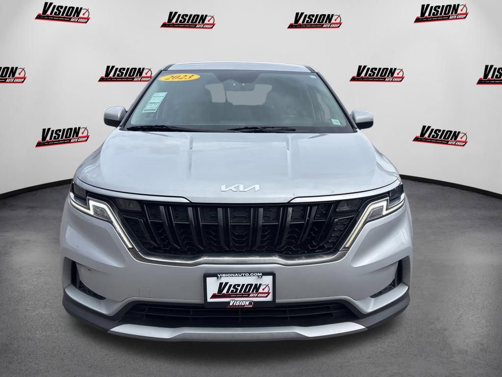Used 2023 Kia Carnival LX FWD image 2