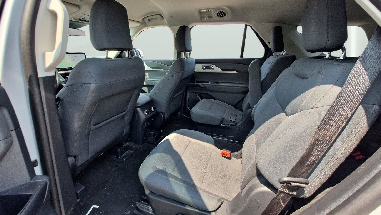 Used 2025 Ford Explorer Active AWD/4WD image 17