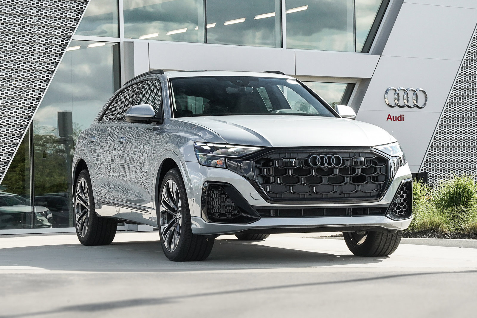 New 2025 Audi Q8 Premium Plus
