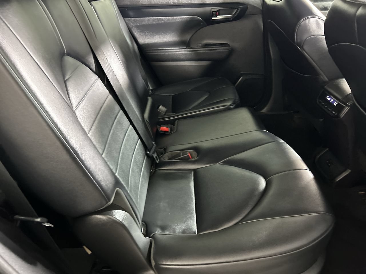Used 2023 Toyota Highlander XLE FWD image 26