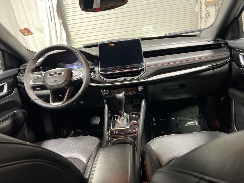 Used 2025 Jeep Compass Trailhawk image 15