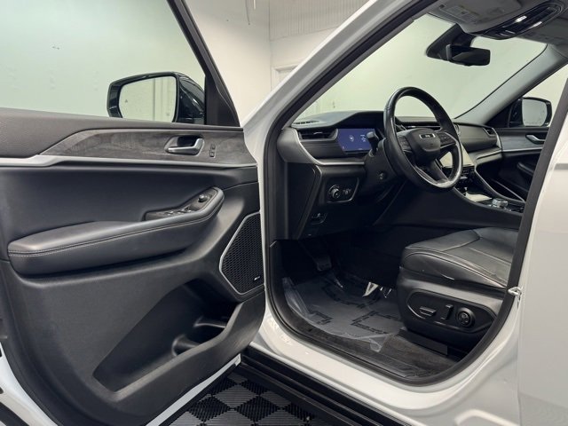 Used 2021 Jeep Grand Cherokee L Limited w/ Luxury Tech Group II image 11