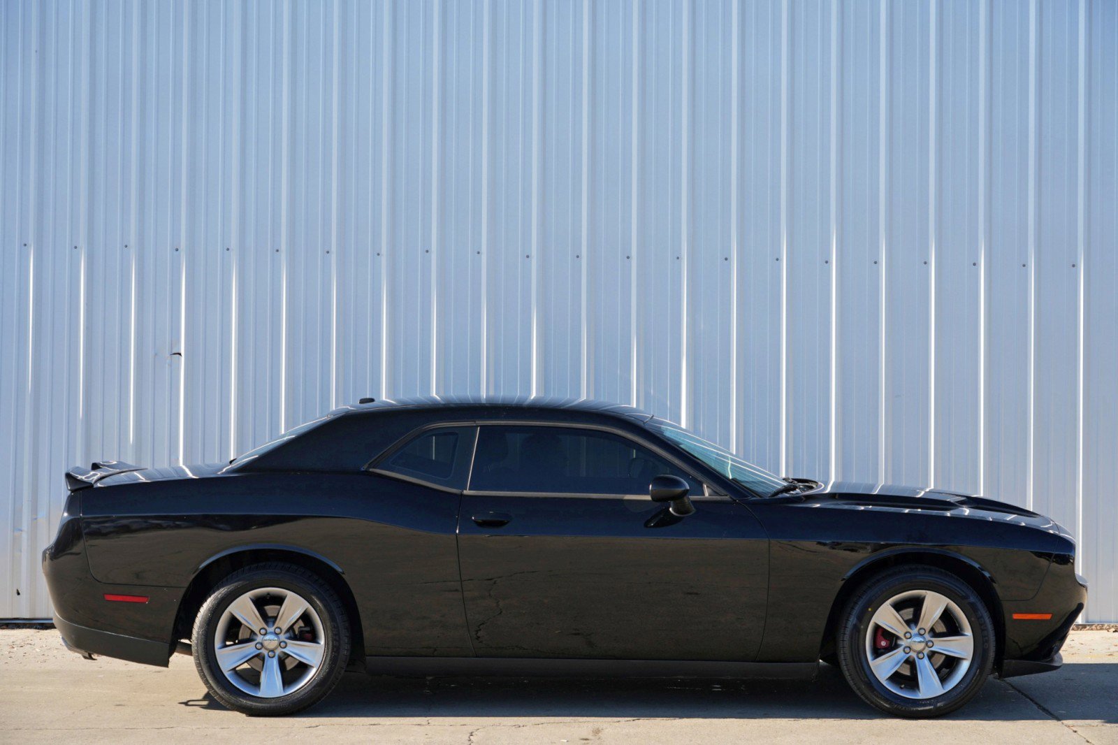 Used 2015 Dodge Challenger SXT image 38