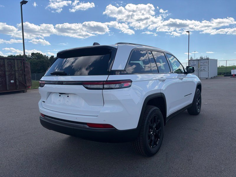 New 2026 Jeep Grand Cherokee Altitude AWD/4WD image 3