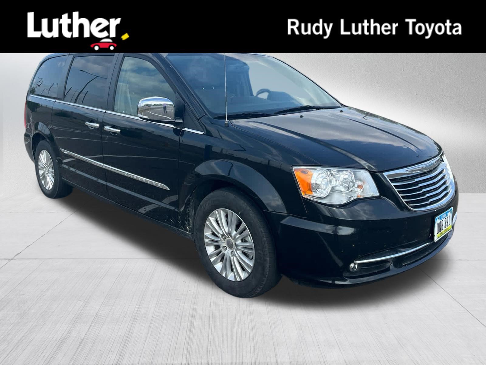 Used 2014 Chrysler Town & Country Limited w/ Luxury Group