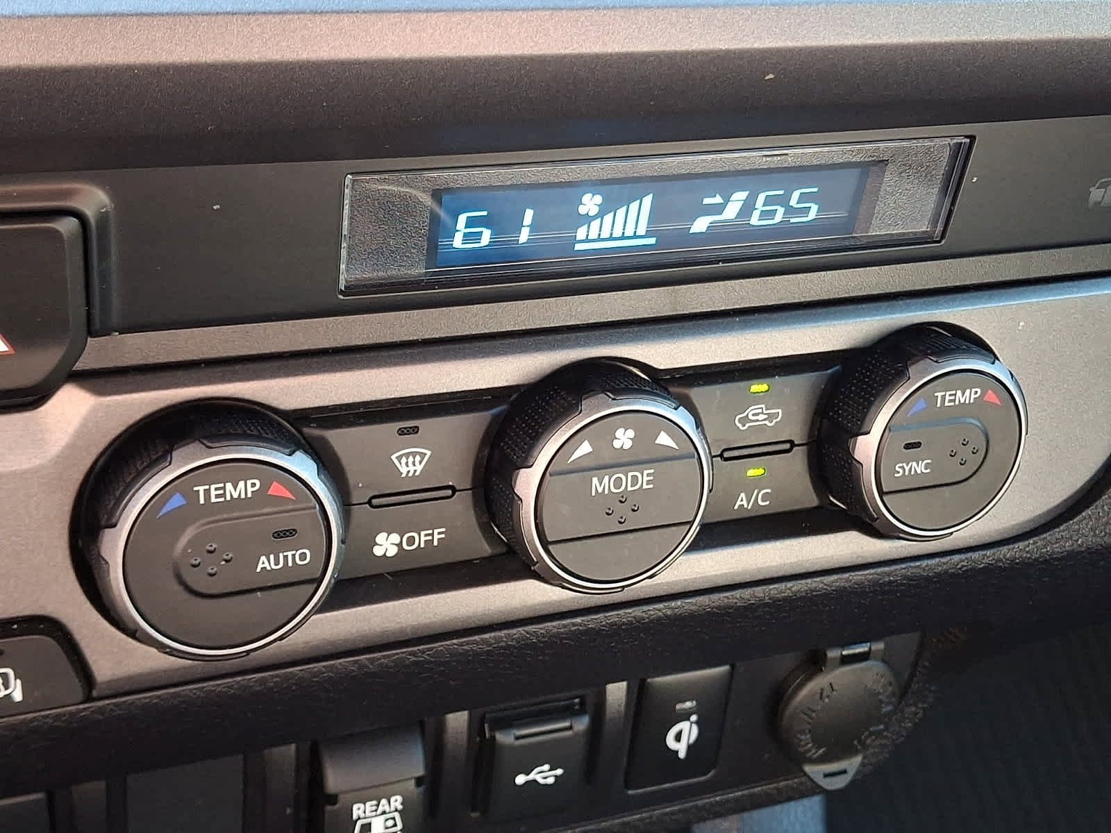 Certified 2023 Toyota Tacoma TRD Sport AWD/4WD image 17