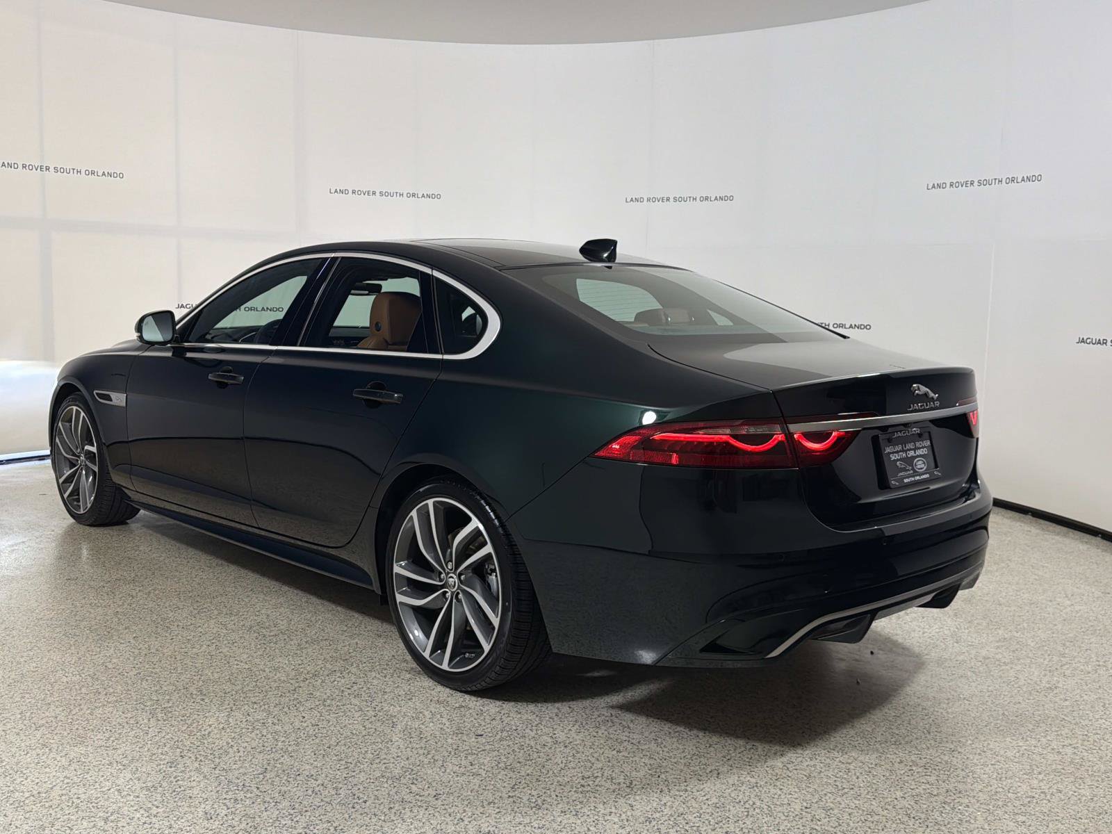 Certified 2024 Jaguar XF R-Dynamic SE AWD/4WD image 3