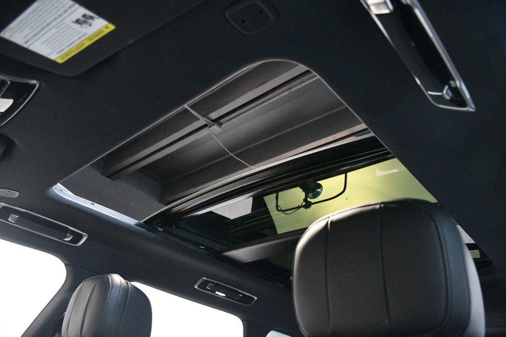 Used 2023 Land Rover Range Rover SE image 8