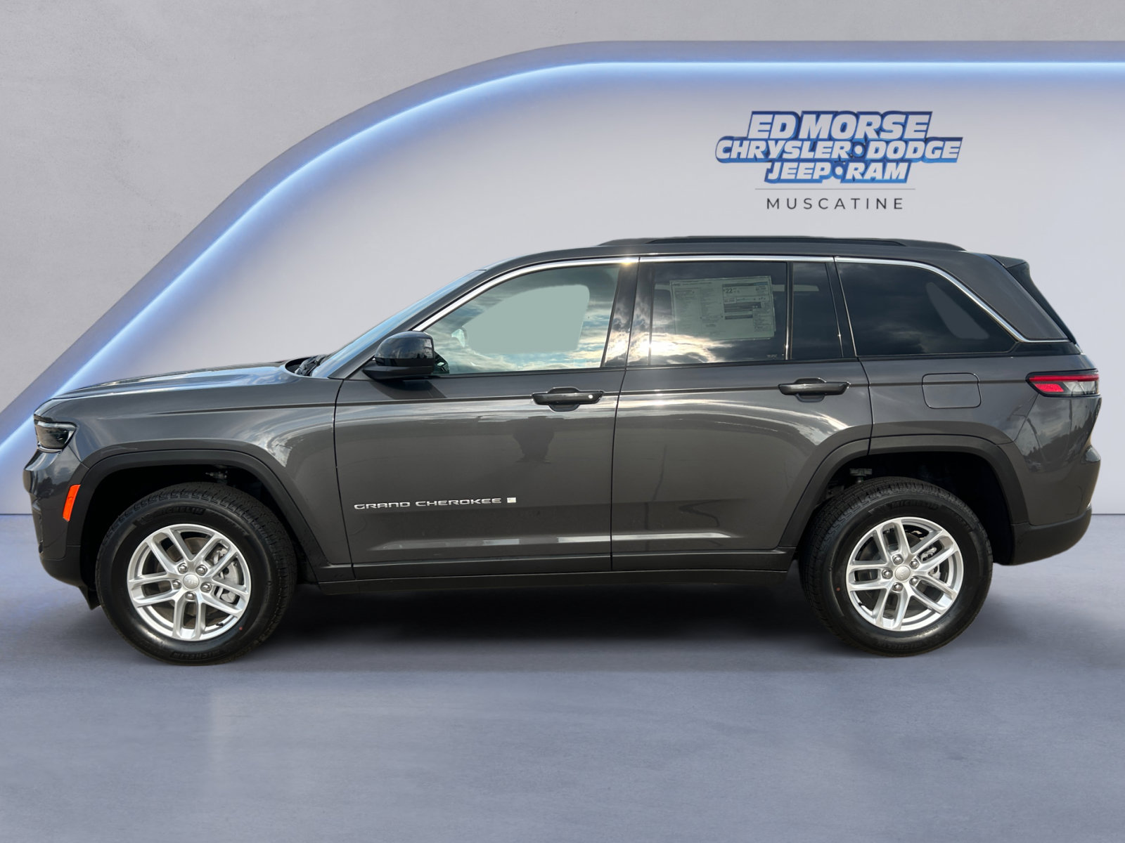 New 2026 Jeep Grand Cherokee Laredo X AWD/4WD image 2
