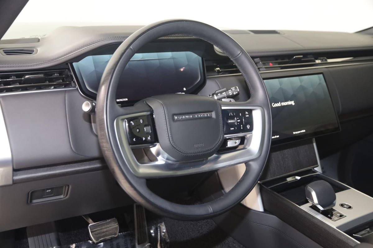 Used 2025 Land Rover Range Rover SE AWD/4WD image 6