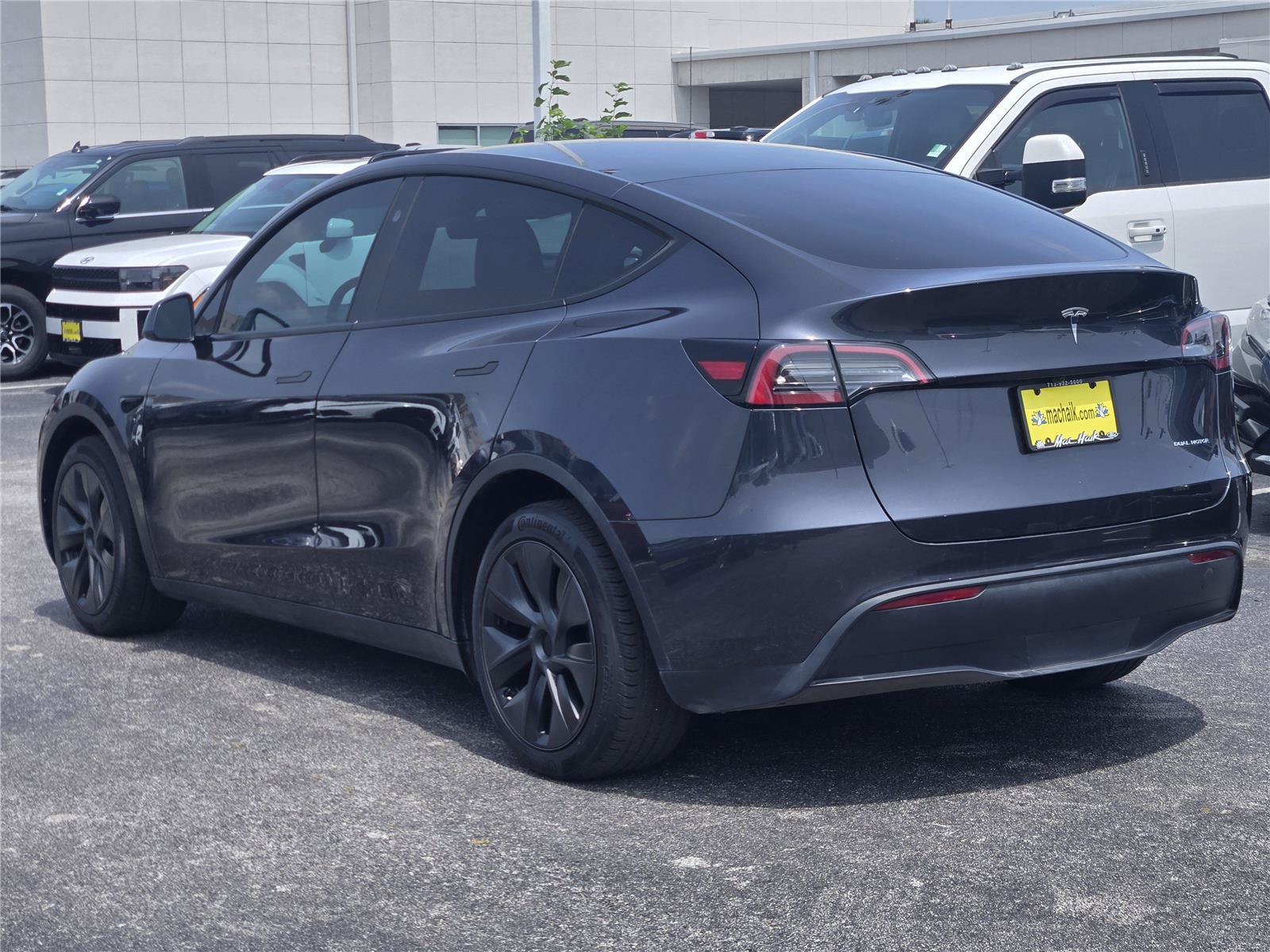 Used 2025 Tesla Model Y Long Range AWD/4WD image 8