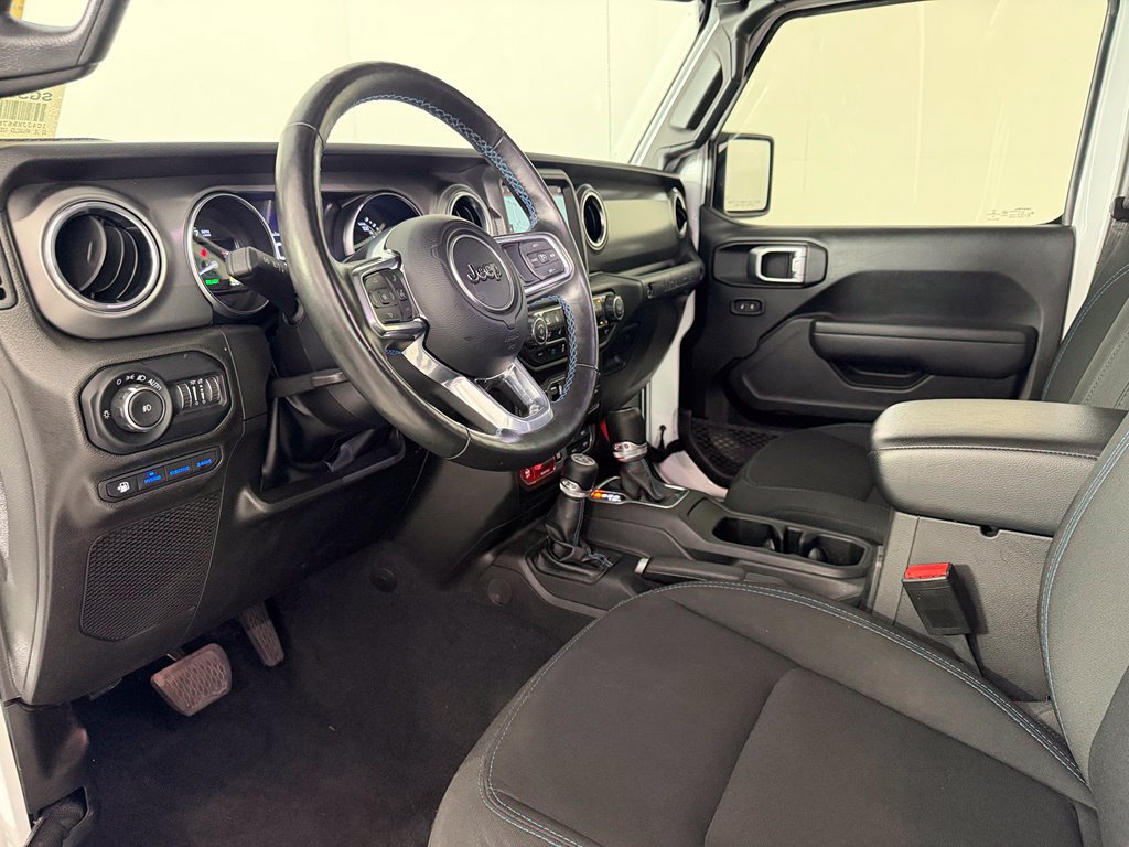 Used 2022 Jeep Wrangler Unlimited Rubicon 4xe w/ Cold Weather Group AWD/4WD image 14