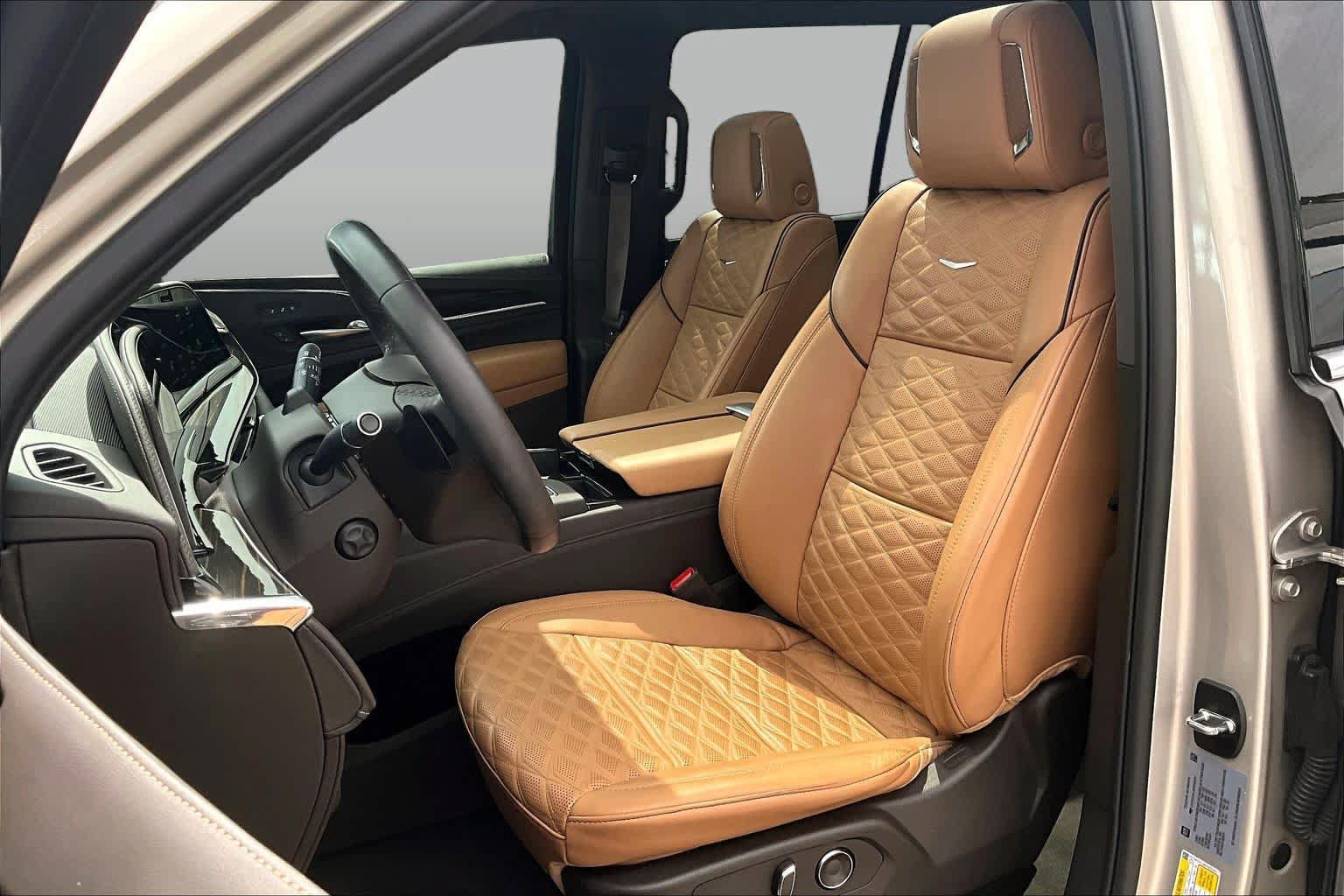 Used 2024 Cadillac Escalade Premium Luxury w/ Performance Package AWD/4WD image 8