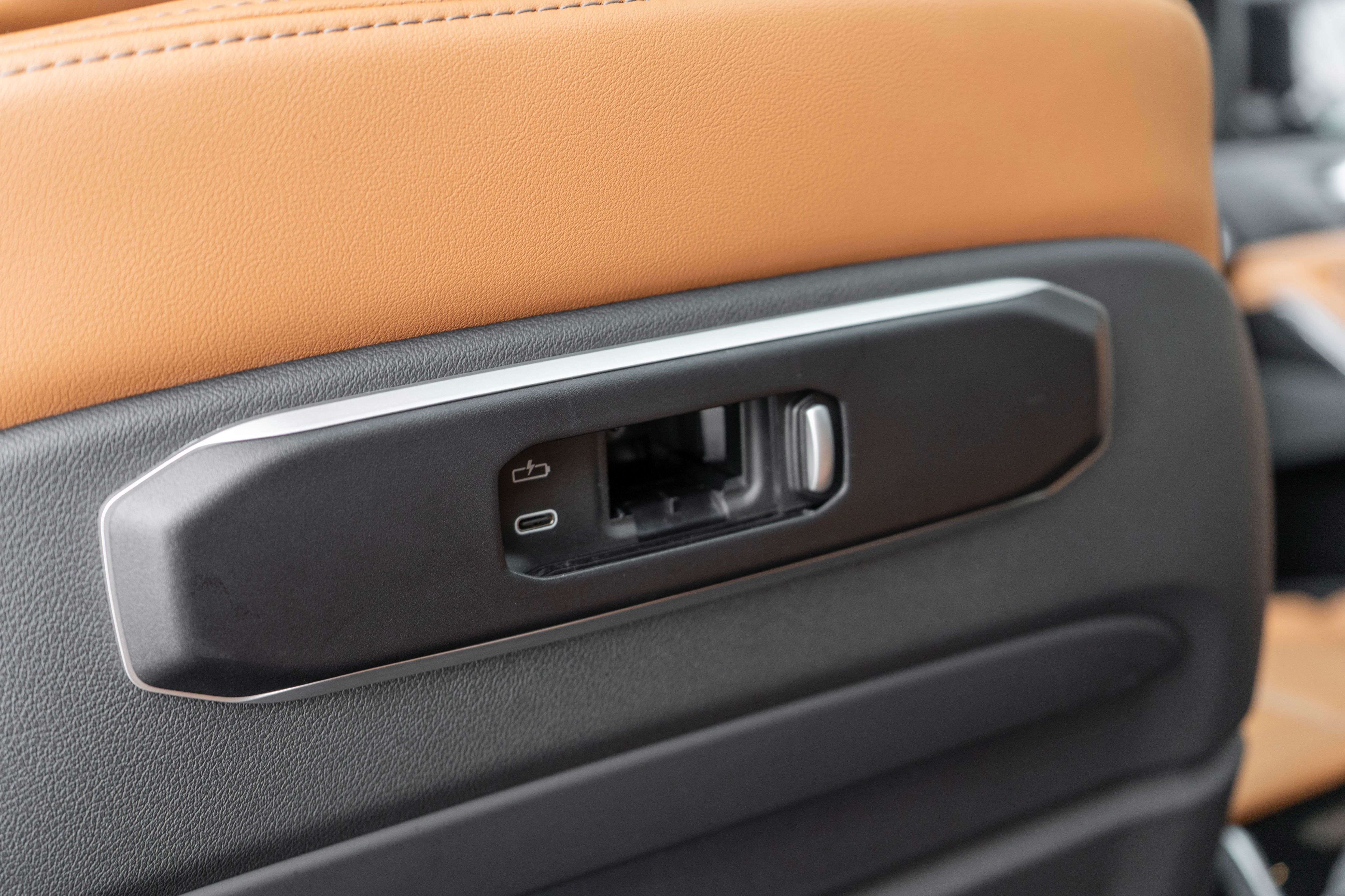 Used 2023 BMW X7 M60i image 38