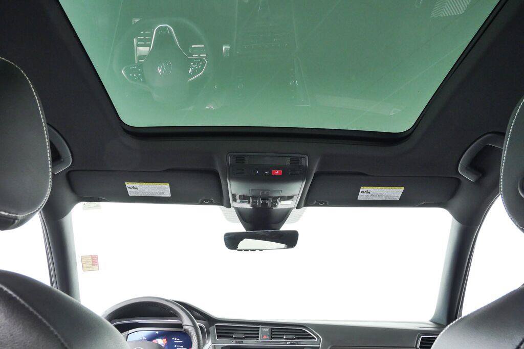 Used 2024 Volkswagen Tiguan SEL R-Line AWD/4WD image 19